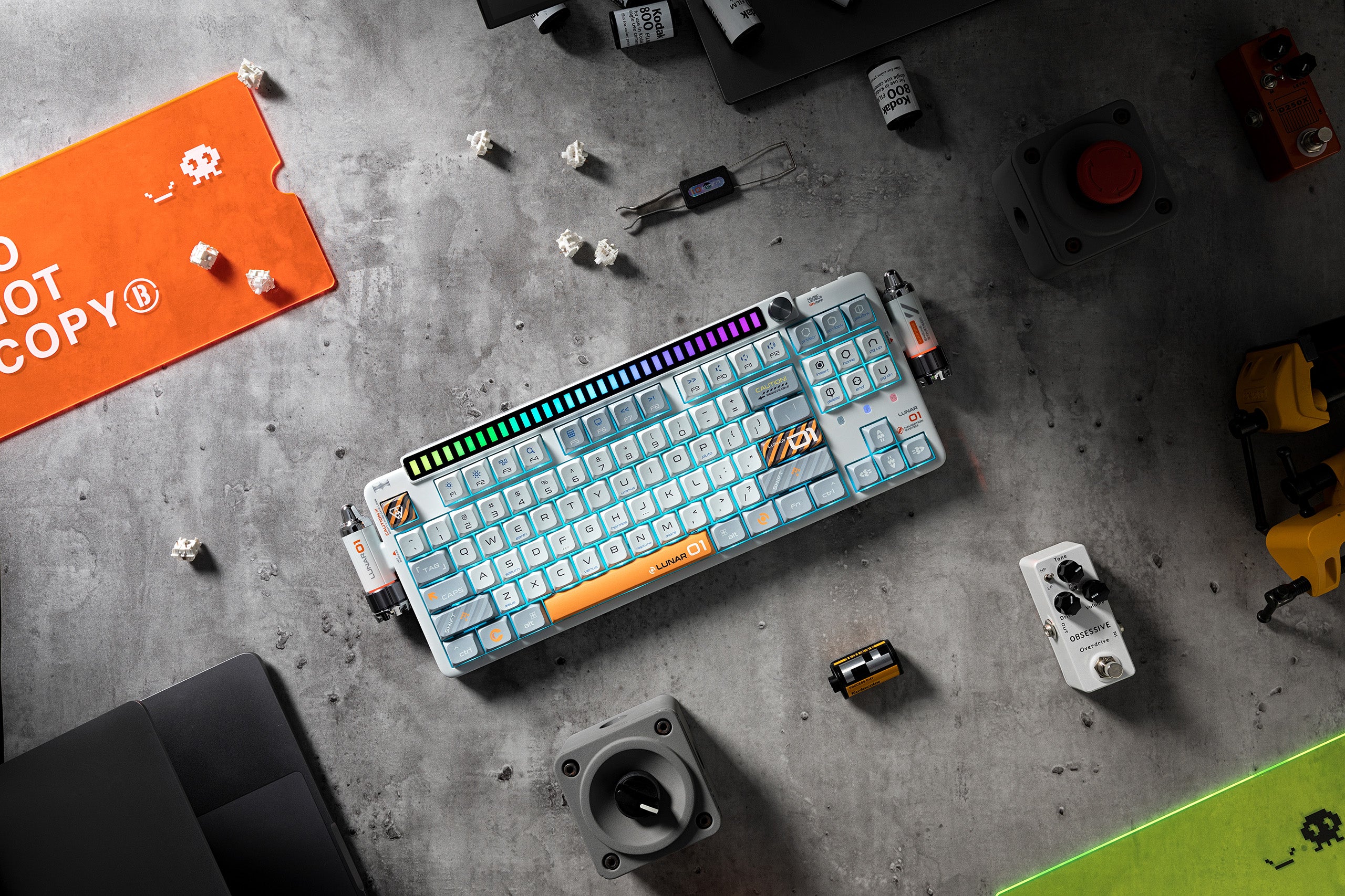 Introducing KeysMe Lunar 01 - World's First Spaceship Custom Mechanical Keyboard