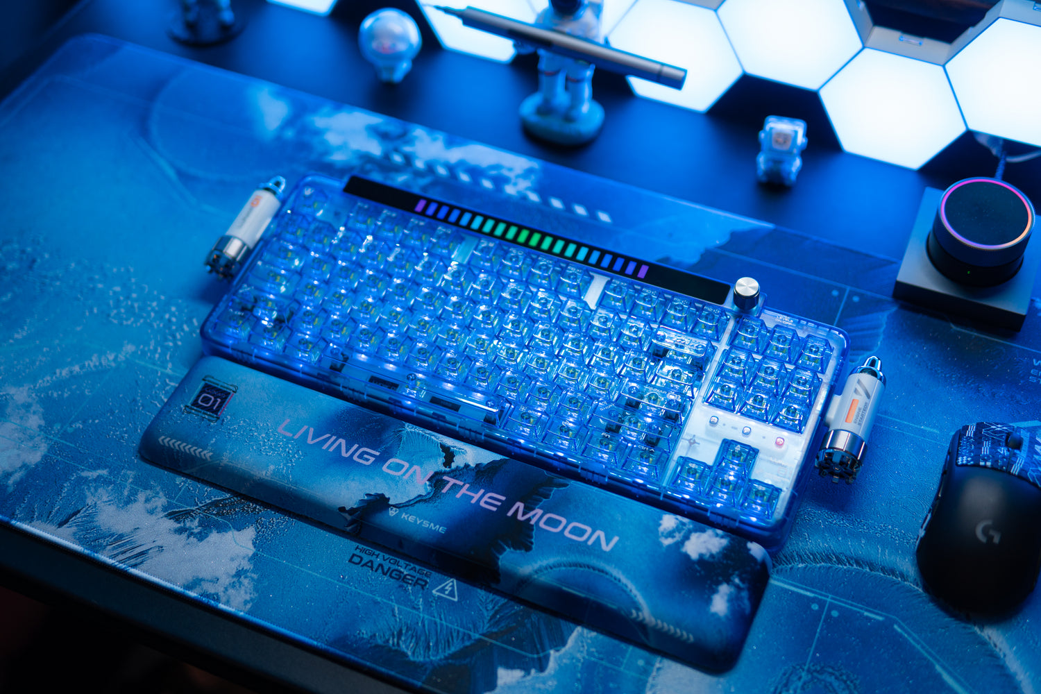 keysme lunar 01 crystal blue custom mechanical keyboard rocket ship fidget spinner.jpg__PID:0e5e0003-5a60-4245-956d-2c1de6611a13