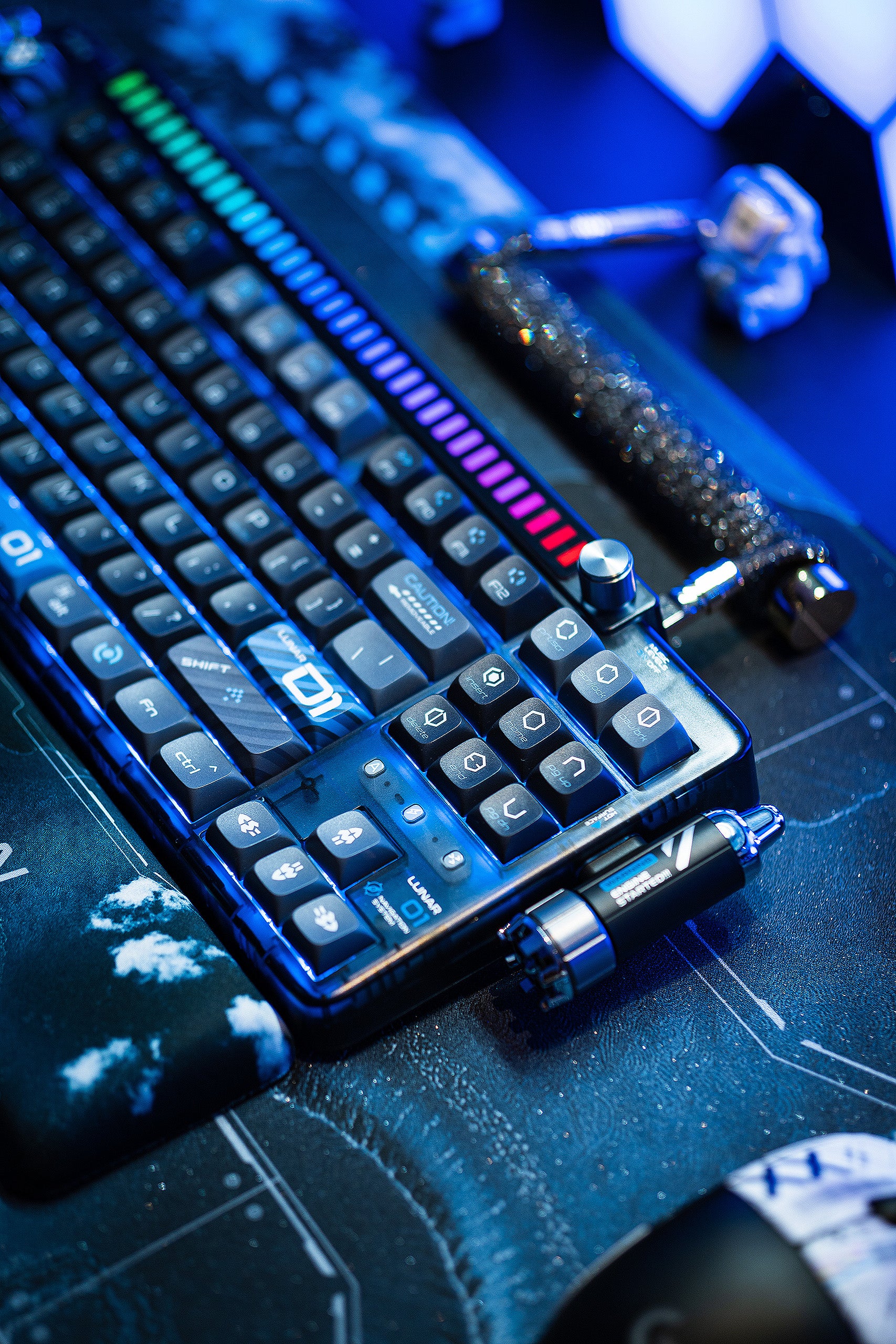 keysme lunar 01 spaceship custom mechanical keyboard hole black color.jpg__PID:b132d782-75c4-4824-bcbe-d9671947f6c8